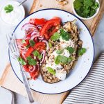 Pollo a la parrilla con salsa de cerezas frescas